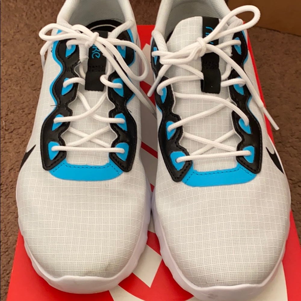 Nike women’s sneaker size 9